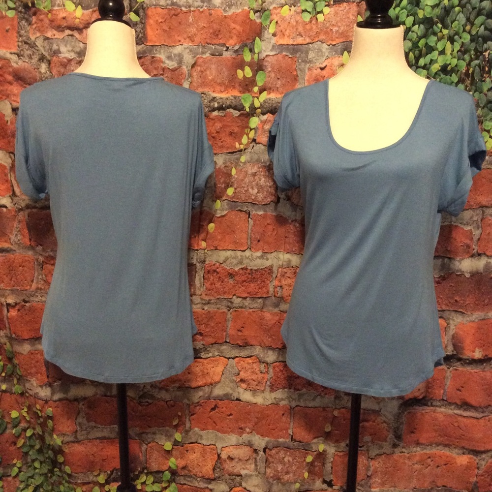 NWOT Ladies cuffed short sleeve top